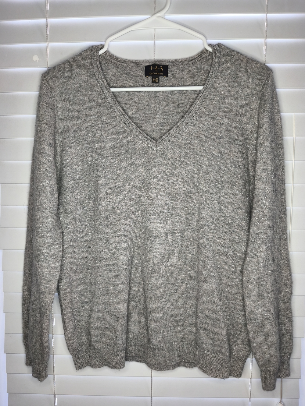 1.2.3 Paris Cashmere Blend V-Neck Sweater Heather Gray Metallic Womens Sz 44 XL